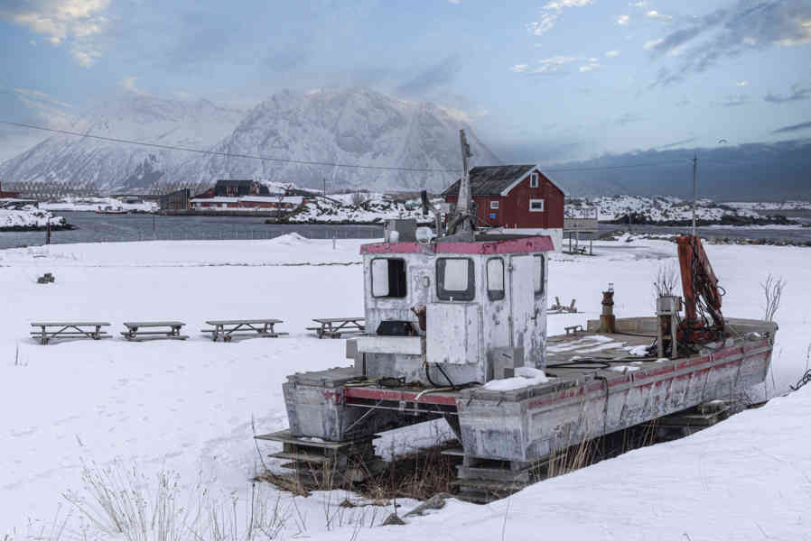 Noruega - islas Lofoten 127 - Laukvik - barco.jpg